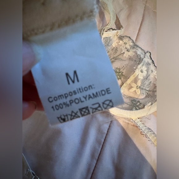 Size M bralette with matching thong - Picture 5 of 7